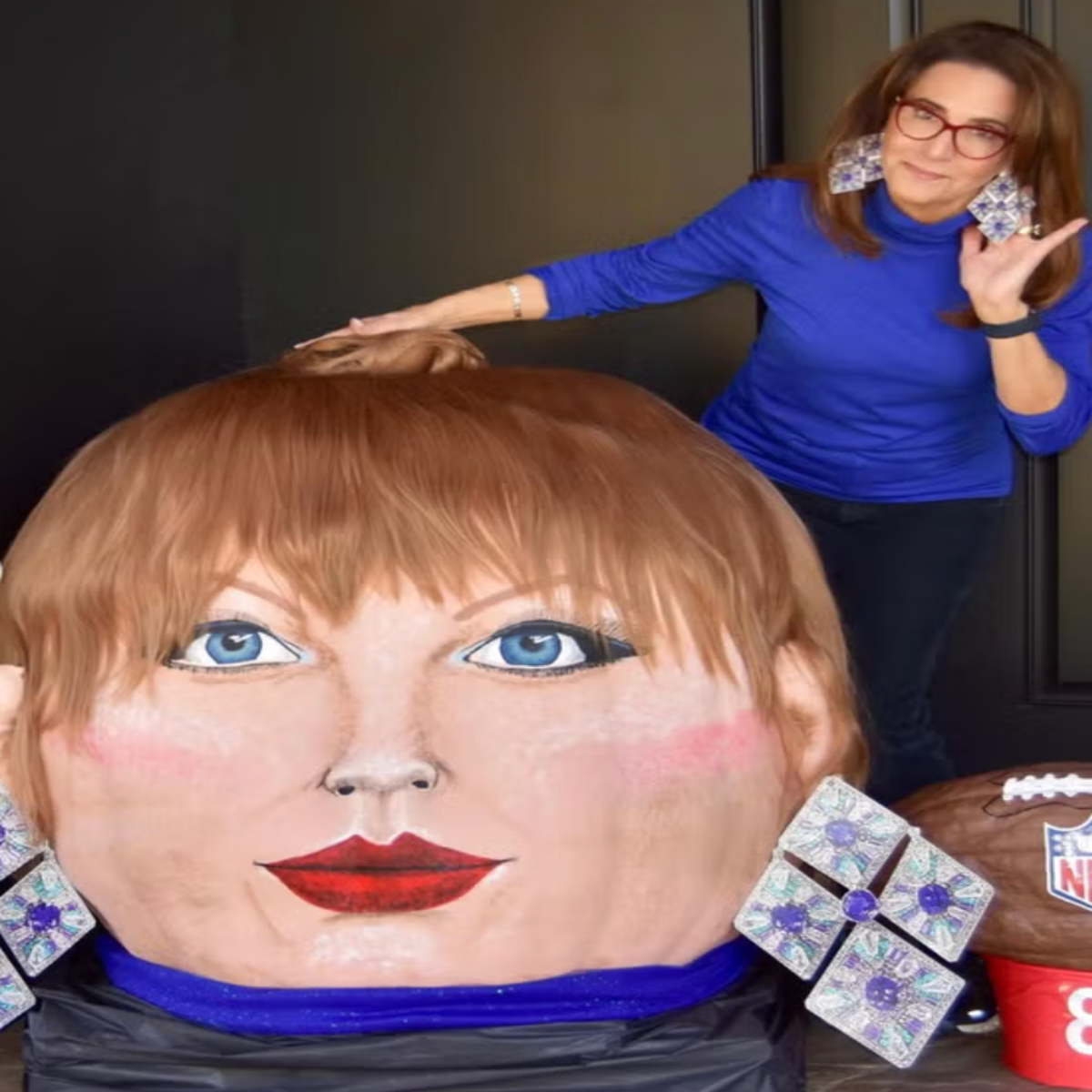 Woman designs 399 pound pumpkin that looks just like Taylor Swift